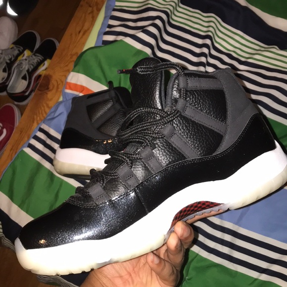 Jordan 72-10 11s - Picture 2 of 4